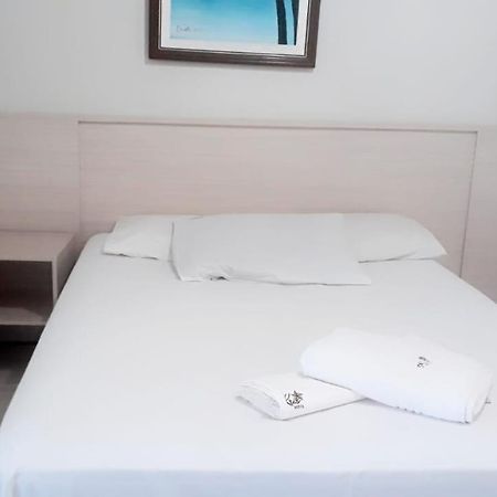 Kris Hotel Петролина Екстериор снимка